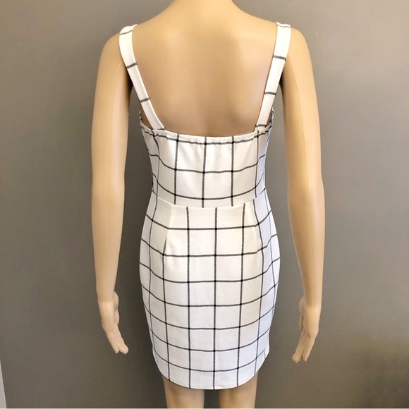 APRICOT Minimalist Feminine White Camisole Summer Festival Mini Dress. Medium - Picture 13 of 14